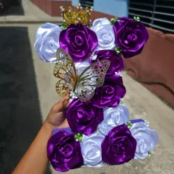 Letras 3D y rosas eternas