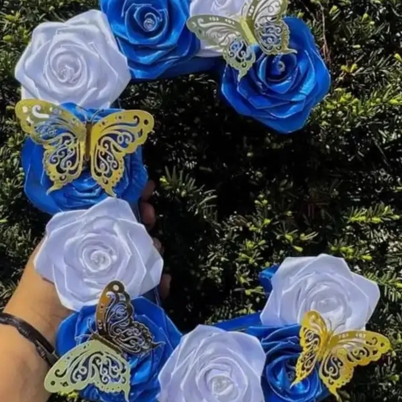 Letras 3D y rosas eternas