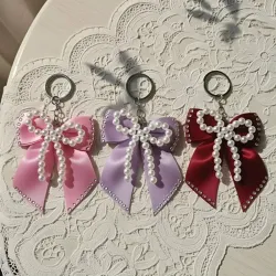 Llaveros de cinta y perlas