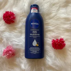 Crema corporal NIVEA Milk Nutritiva humectante 400 ml