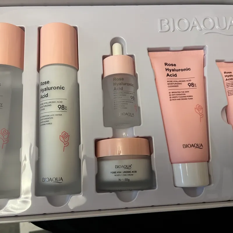 Kit de 6 piezas de skin care de la línea Bioaqua 