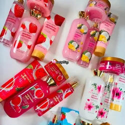 Kit de baño de 4 piezas ( gel de baño, exfoliante, colonia , crema corporal)