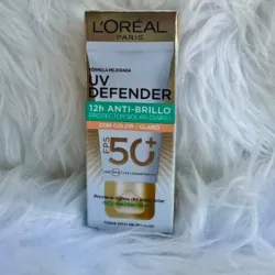 Protector solar L’Oréal FPS50 con color tono claro