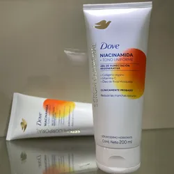 Serum dermo hidratante Niacinamida con colageno, vitamina C, de la línea Dove 