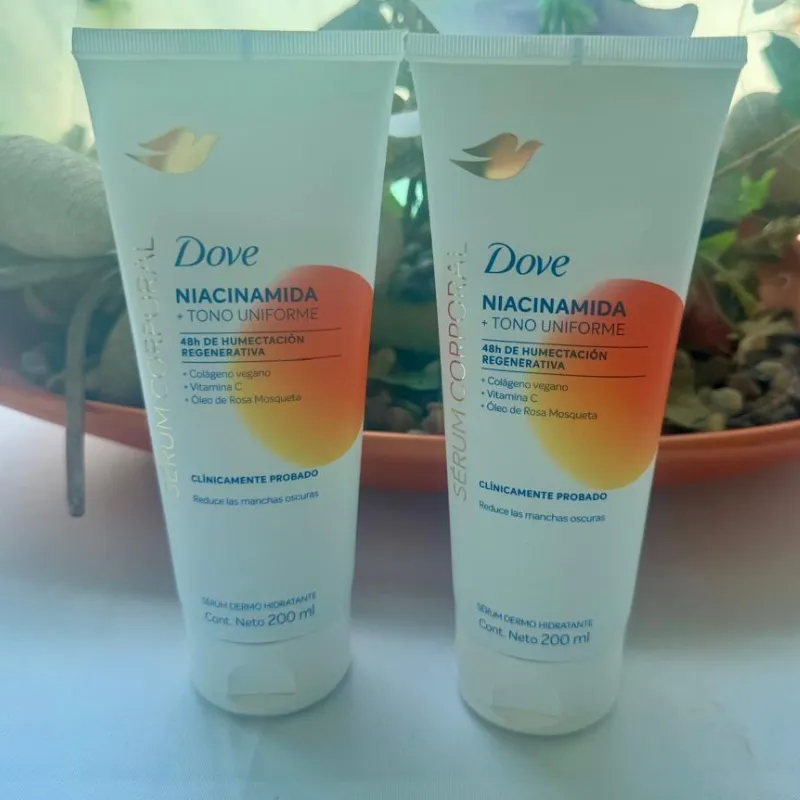 Serum dermo hidratante Niacinamida con colageno, vitamina C, de la línea Dove 