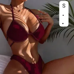 🍷Bikini Borgoña Acanalado con Aro Estructurado - Top Balconette y Braga de Corte Alto Estilo Retro