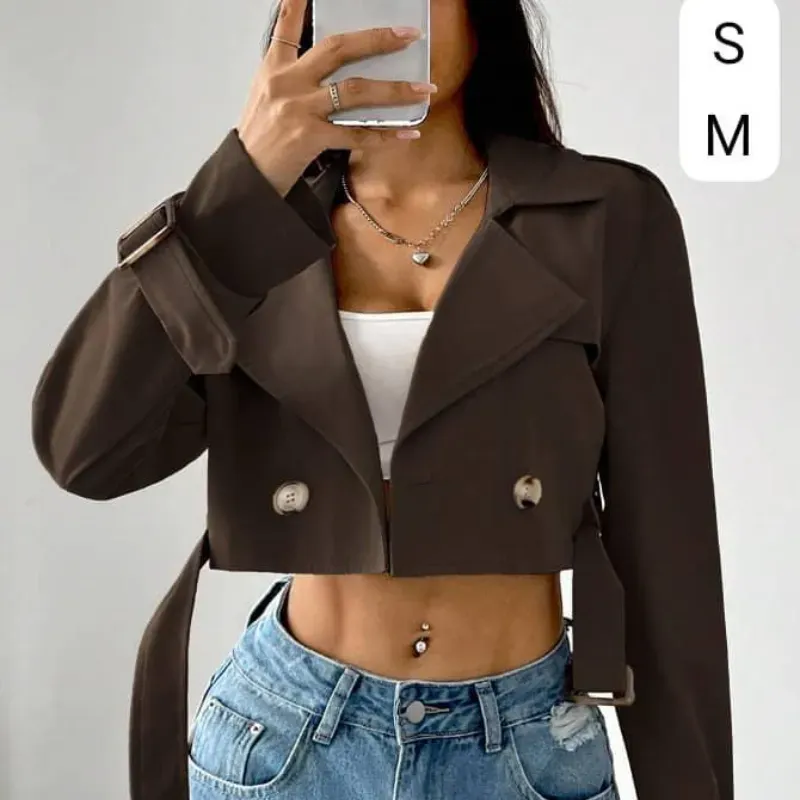 🤎 Blazer Cropped Marrón – Fuerza visual con elegancia urbana