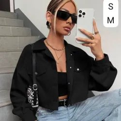 🖤 Chaqueta Crop Negra + Denim Claro – Estilo urbano con actitud