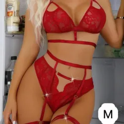 🔴 Conjunto de lencería roja con brillos – Talla M Deseo que vibra, presencia que conquista.