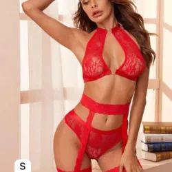 🔥 Conjunto de lencería roja encaje + ligas – Talla S Pasión estructurada, elegancia que domina.