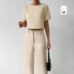 Conjunto Minimalista de Lino Beige - Top Crop de Manga Corta y Pantalón de Corte Recto con Cintura Alta