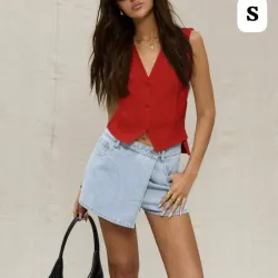 ❤️ Conjunto Red Rebel – Estilo audaz con contraste urbano y diseño asimétrico