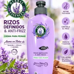 🥥✨ CREMA PARA PEINAR HERBAL ESSENCES RIZOS DEFINIDOS & ANTI-FRIZZ — 150 ML ✨🥥 ¿Tus rizos pierden definición durante el día o el frizz termina arruinando el look? 💜 ✨ Dale a tus rizos ese toque de definición, suavidad y movimiento que tanto buscas. 🧴 Herbal Essences Rizos Definidos & Anti-Frizz — 150 ml 💜