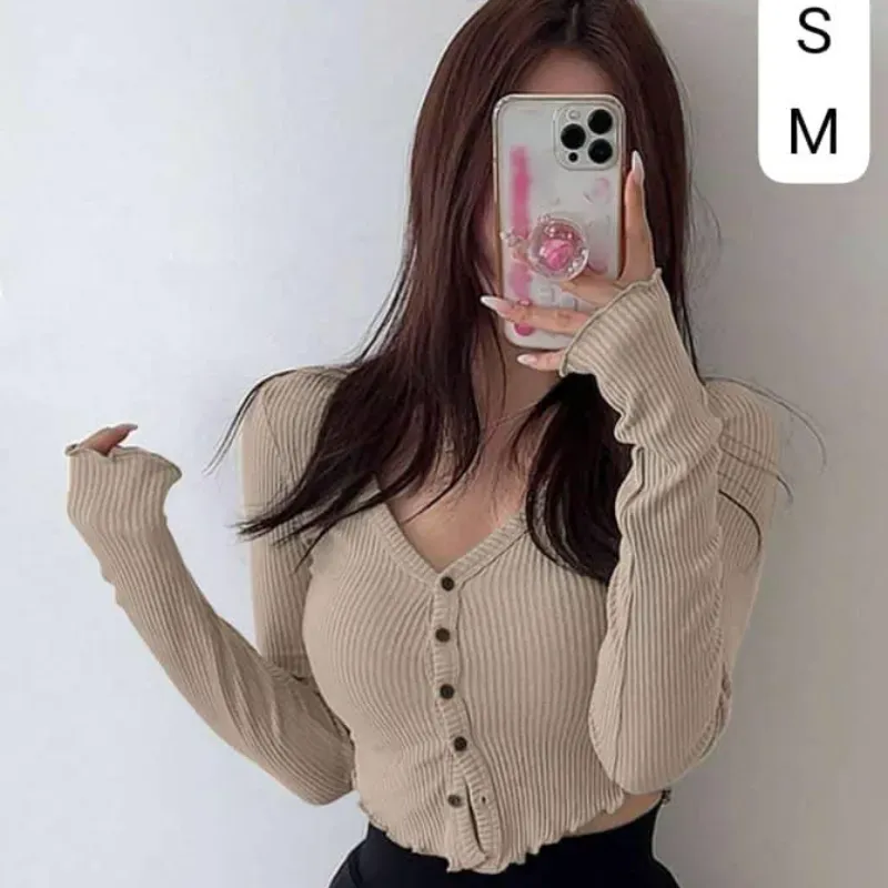 🤎 Crop Top Beige con Botones – Suavidad, estilo y versatilidad en una sola prenda