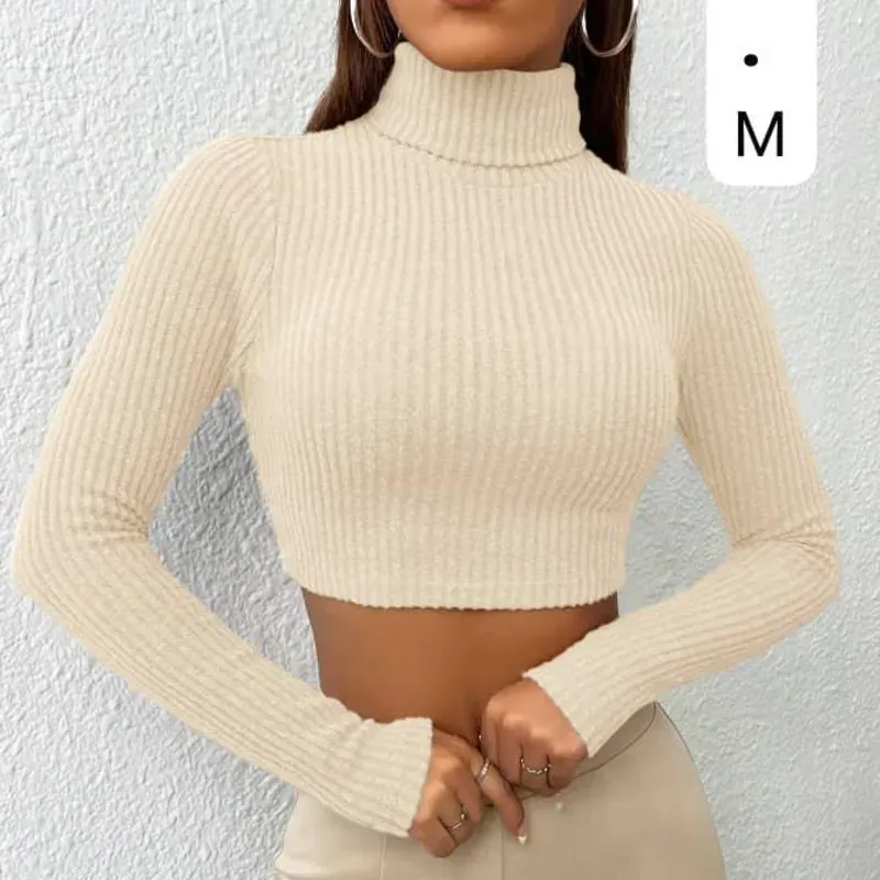 🤍 Crop Top Beige de Cuello Alto – Elegancia minimalista con textura envolvente