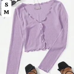 💜 Crop Top Lavanda con Botones – Dulzura y estilo en cada costura