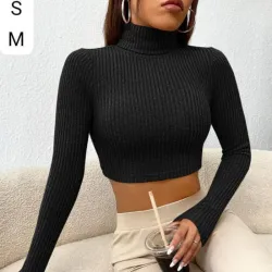 🖤 Crop Top Negro de Cuello Alto – Minimalismo con fuerza y elegancia