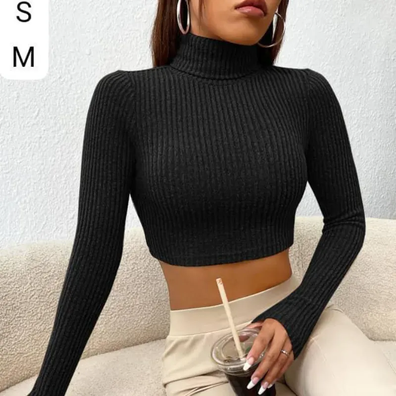 🖤 Crop Top Negro de Cuello Alto – Minimalismo con fuerza y elegancia