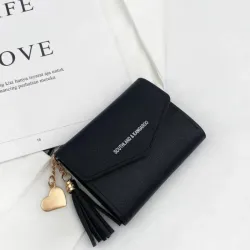 🖤 Monedero Black Charm – Minimalismo elegante con toque dorado y diseño emocional