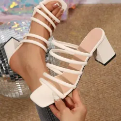 👠 Sandalias blancas de tacón cuadrado 