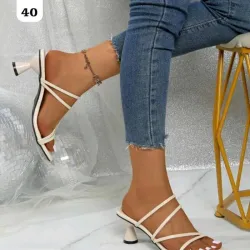👠 Sandalias de tacón alto con tiras blancas