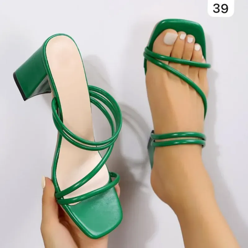 👡 Sandalias verdes de tiras con tacón cuadrado