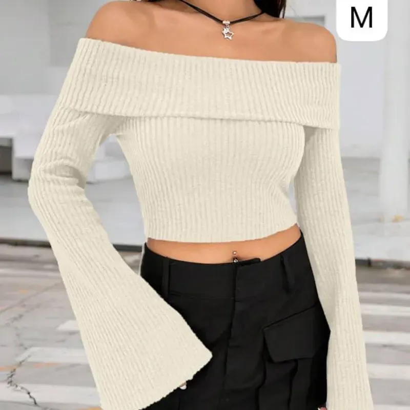 🌟 Top Off-Shoulder + Mini Falda – Feminidad con actitud y estilo