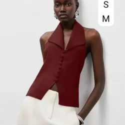 ❤️ Top Red Halter – Poder visual con solapa amplia y corte entallado