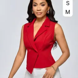 ❤️ Top Red Power – Estilo ejecutivo con fuerza visual y elegancia estratégica