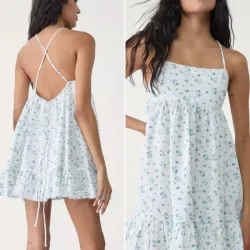 👗🤍Vestido Mini Stradivarius Floral — Estilo Babydoll con Espalda Cruzada y Volantes — Talla M