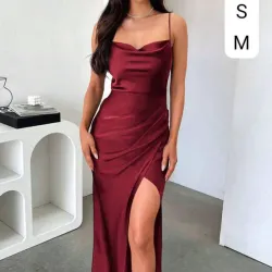 ❤️ Vestido Red Flame – Seducción elegante con escote drapeado y abertura lateral
