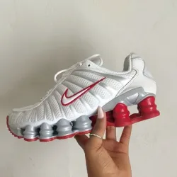 Nike de Muelles Blancas y Rojas