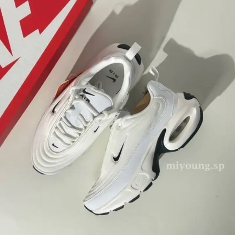 Nike Air de Capsula Blancas y Negras 