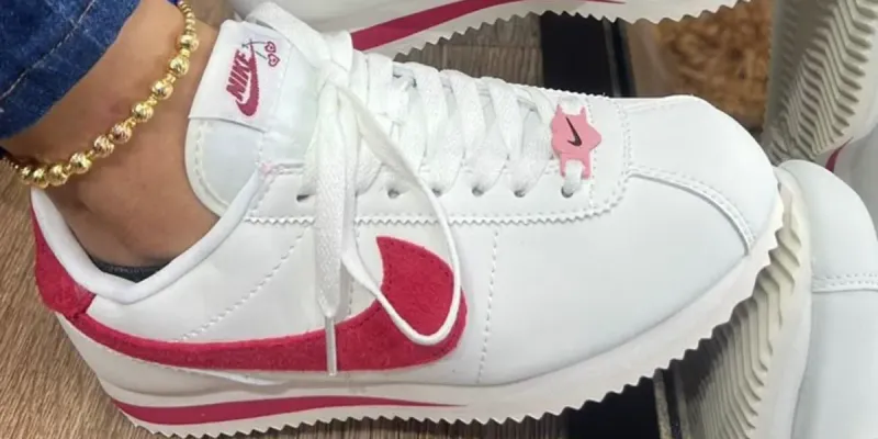 Nike Cortés Blanca Roja y Rosada