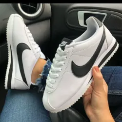 Nike Cortés Blancos y Negros 
