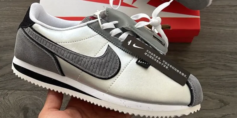 Nike Cortés Plateadas