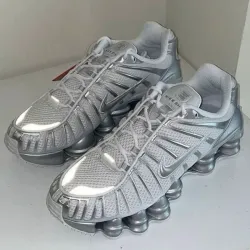 Nike de Muelles Plateadas