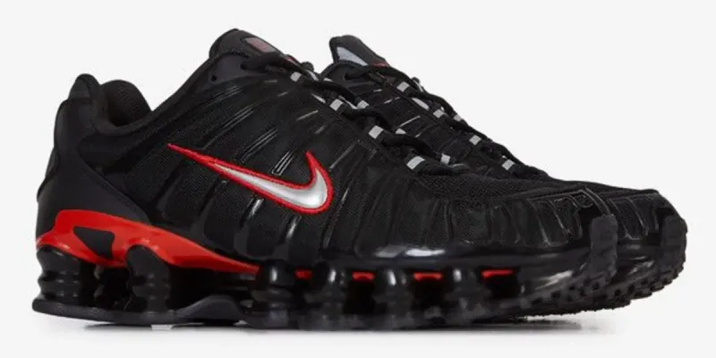 Nike de Muelles Negros y Rojos