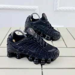 Nike de Muelles Negros