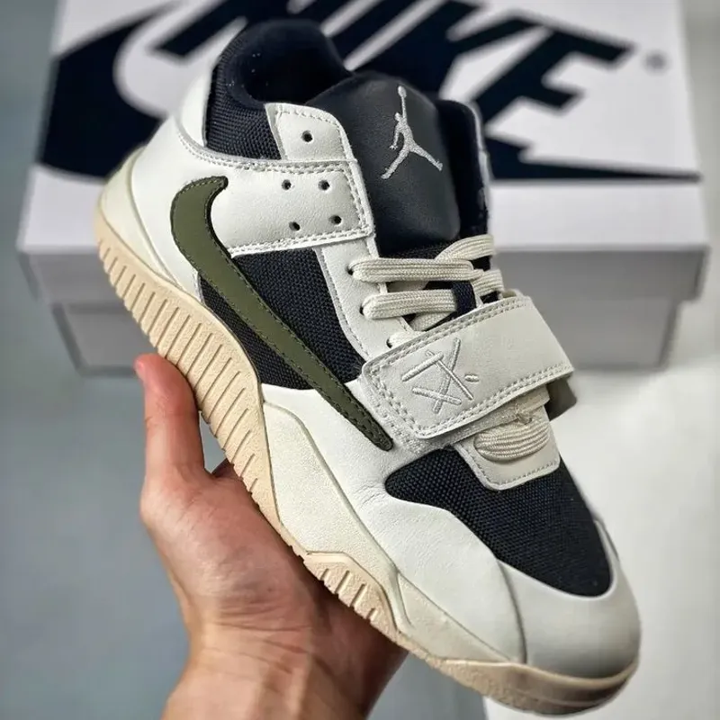 Nike Jordan Travis Scott Beige y Negro