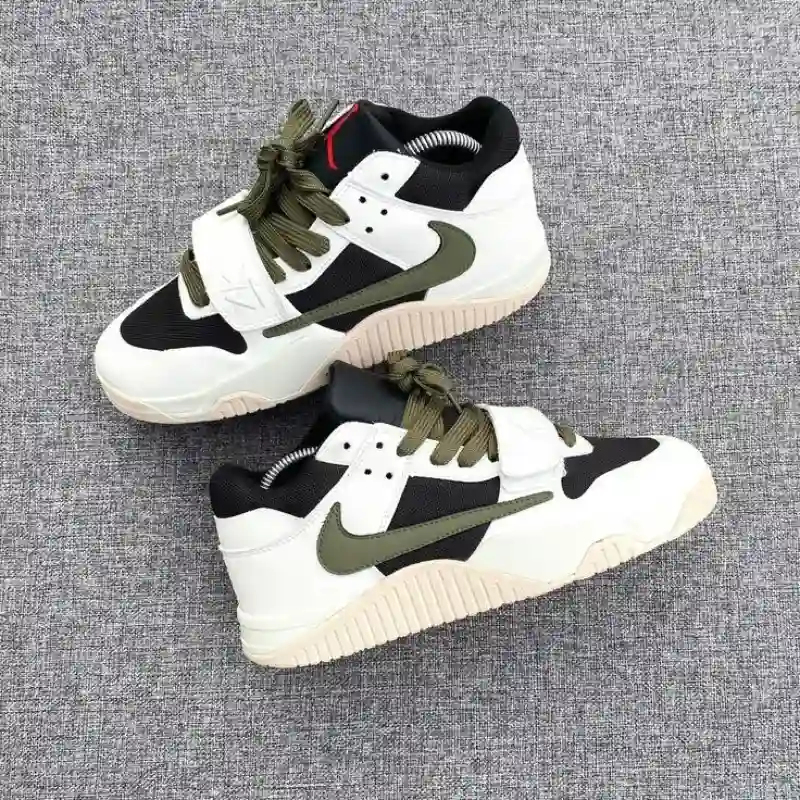 Nike Jordan Travis Scott Beige y Negro
