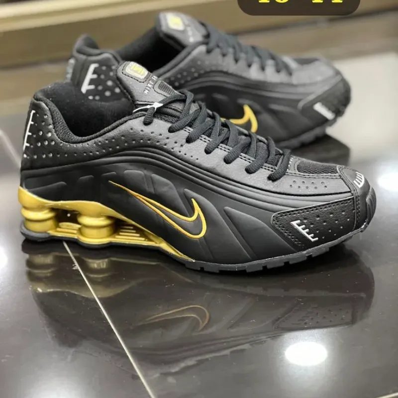 Nike Shox 4 Muelles Negras y Doradas