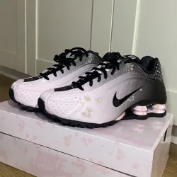 Nike Shox 4 Muelles Rosado y Negro