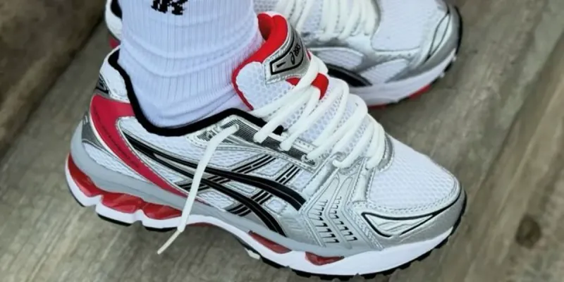 Oasics Blancos y Rojos