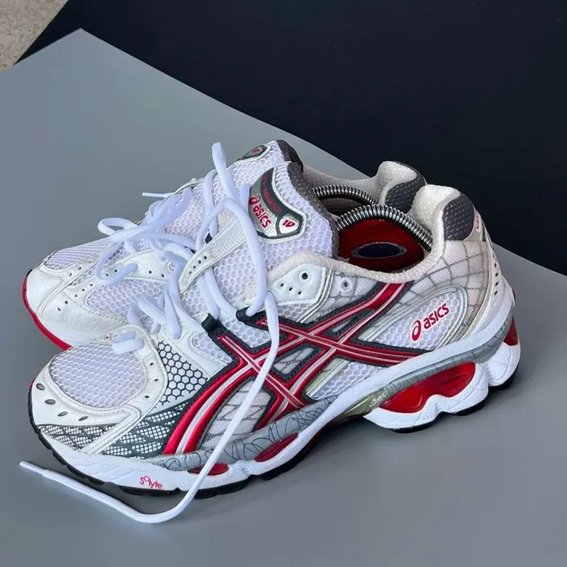 Oasics Blancos y Rojos