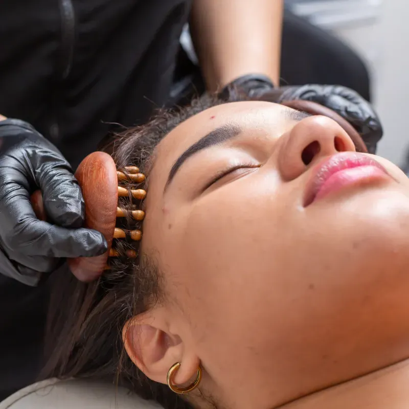 Maderoterapia Facial