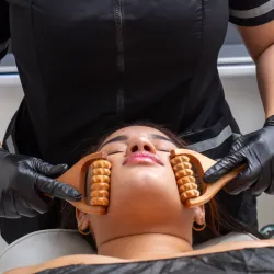 Maderoterapia Facial