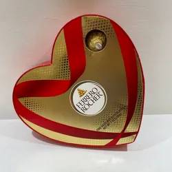Caja de bombones Ferrero Rocher en forma de corazón