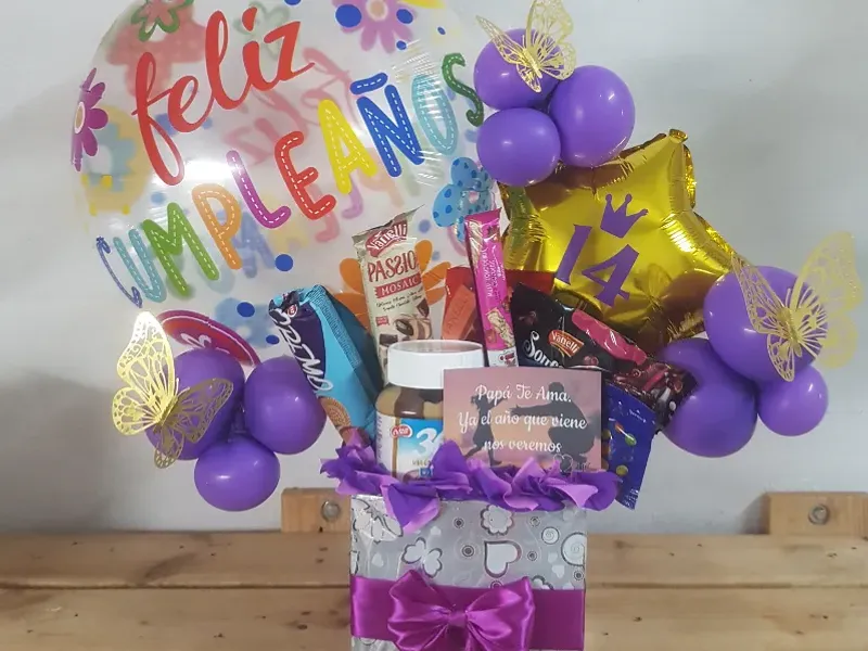 Caja con globos y confituras