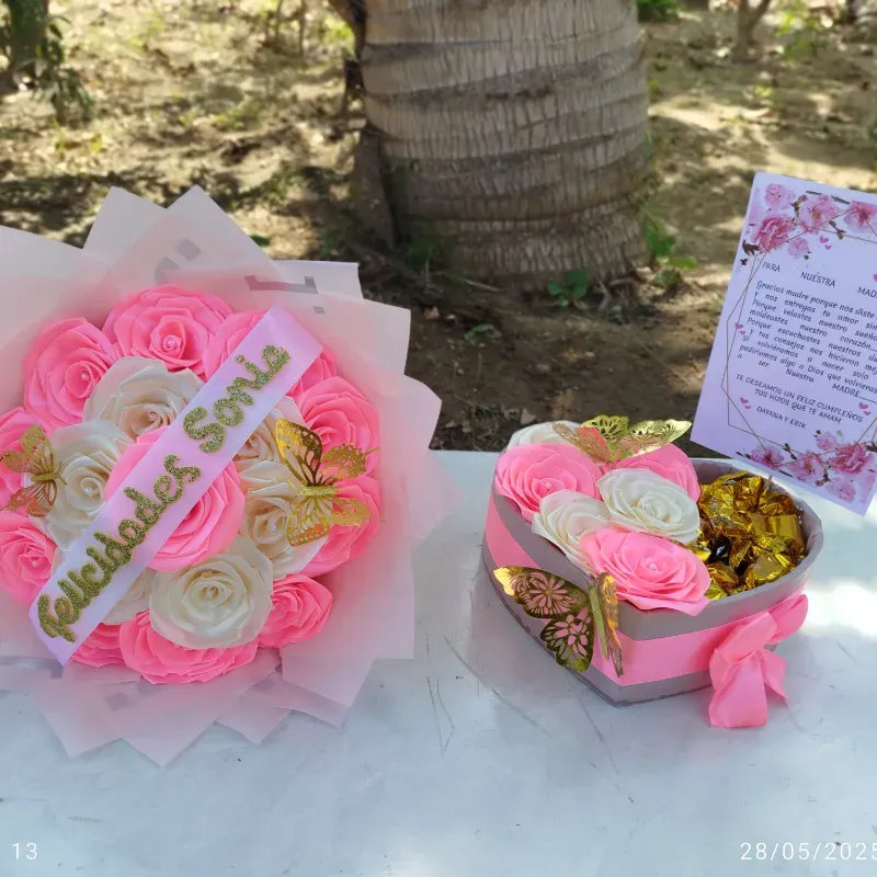 Combo de ramo y caja de corazón 